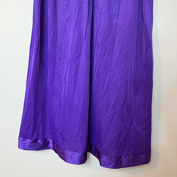 VANITY FAIR Medium Nightgown Purple Floral Silky Satiny Sleeveless Vintage - Picture 5 of 5